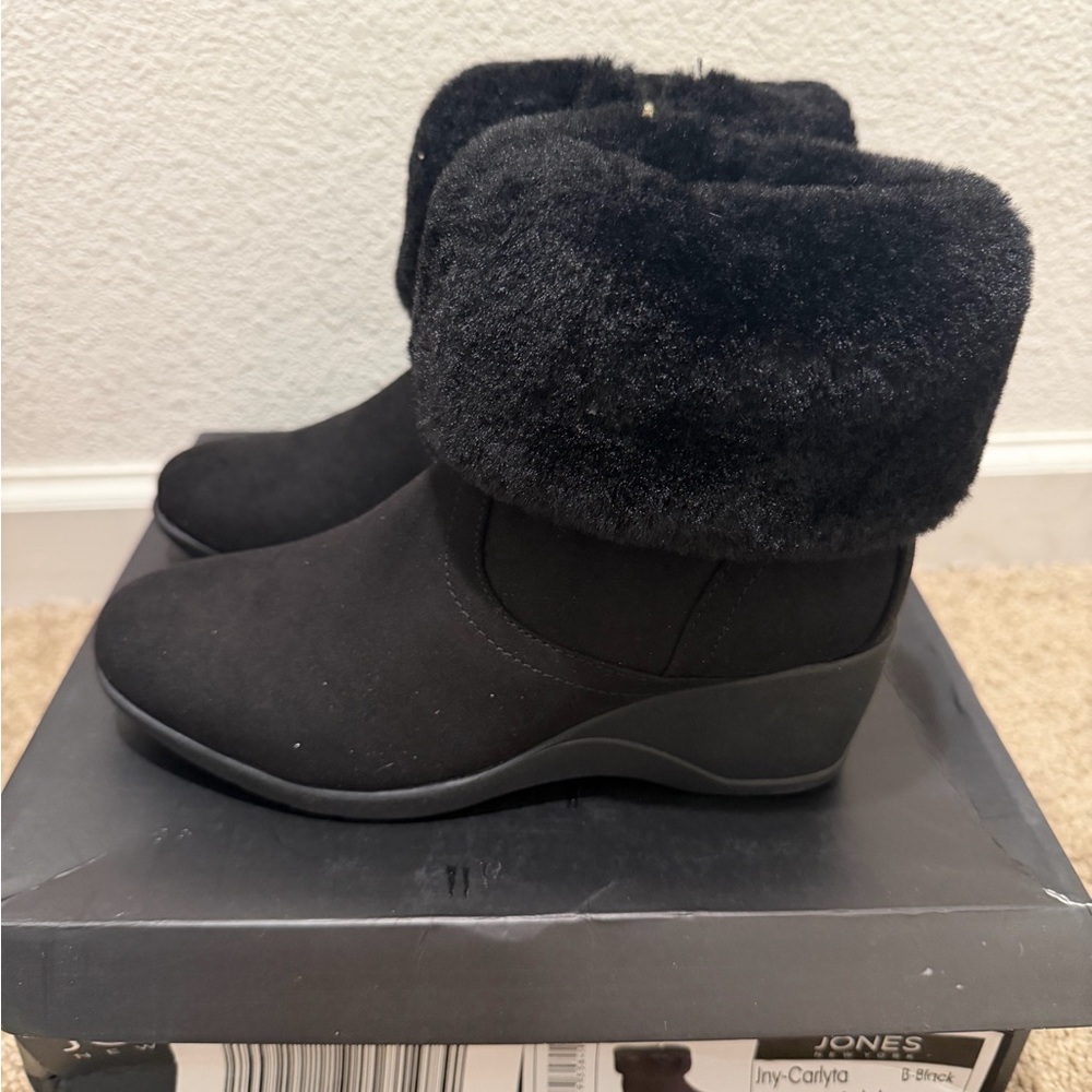“New” Jones NewYork Black Faux Fur Cuff Boots size6